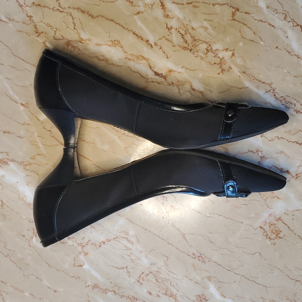Anne Klein iflex Kitten heels